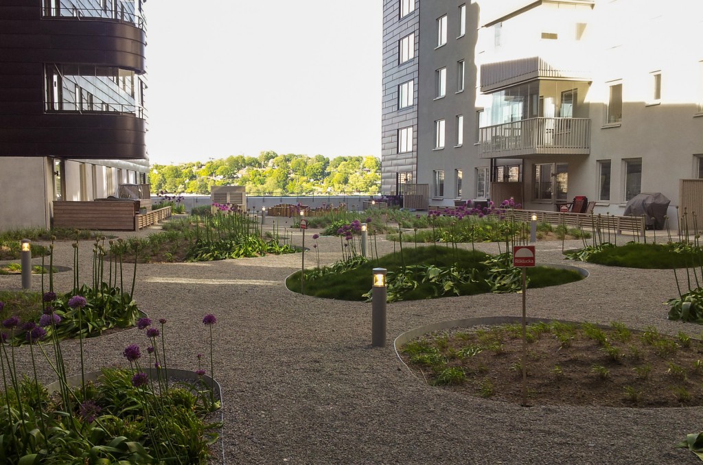park between apartments